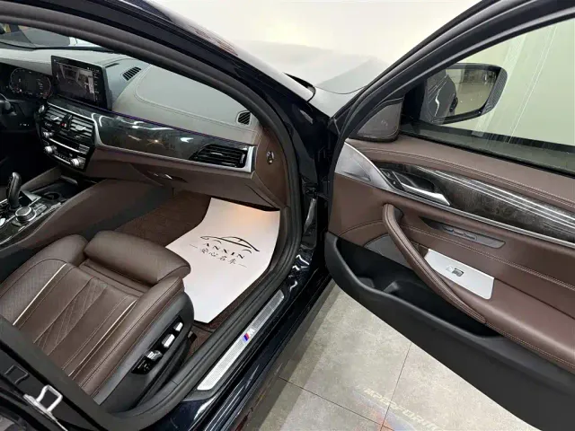 BMW 5 Series — Фото автомобиля 17