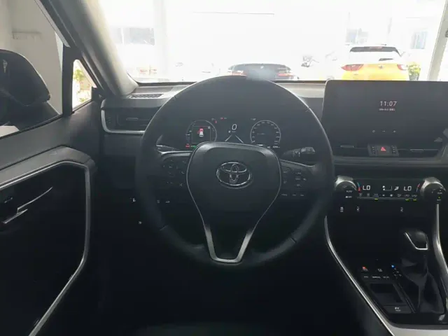 Toyota RAV4 — Фото автомобиля 10