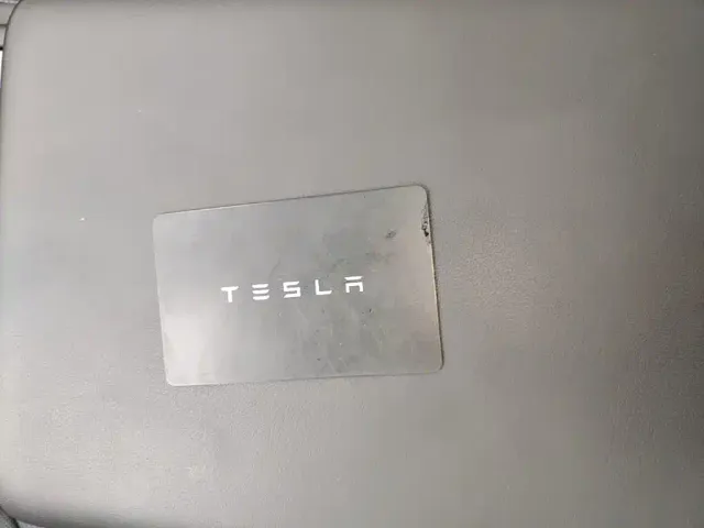 Tesla Model Y — Фото автомобиля 8