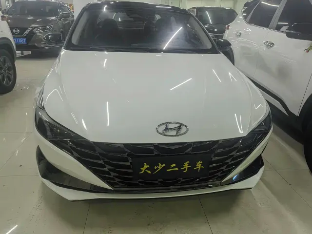 Hyundai Elantra — Фото автомобиля 2