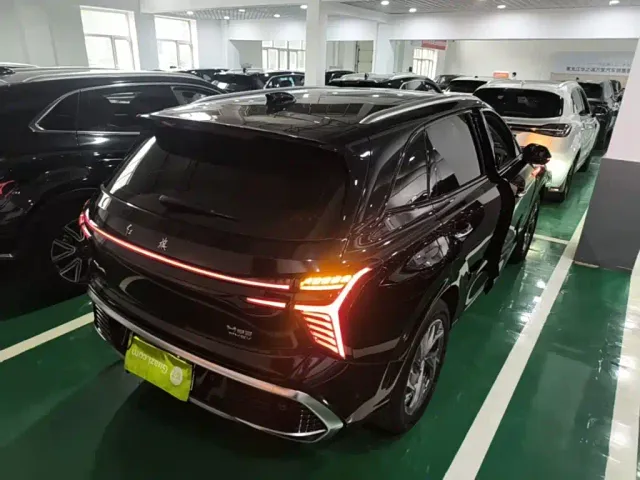 Hongqi HS3 PHEV — Фото автомобиля 6