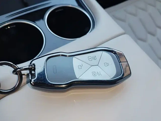 Xpeng P7 — Фото автомобиля 8