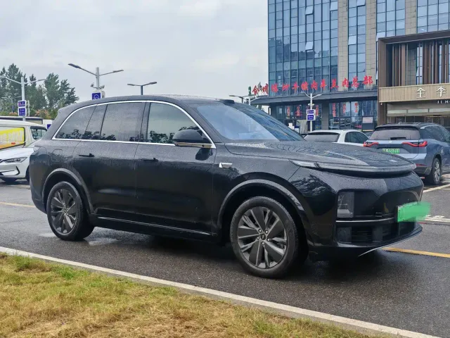 Li Auto L8 — Фото автомобиля 3