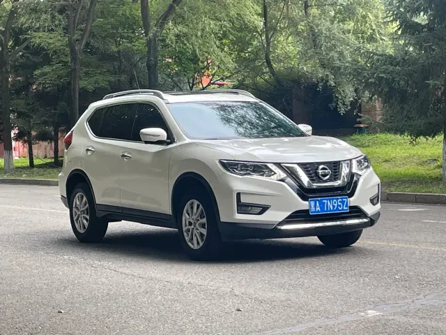 Nissan X-Trail — Фото автомобиля 3