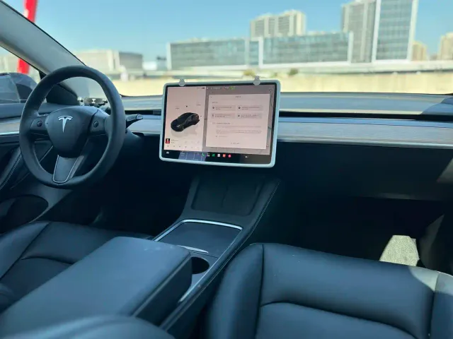 Tesla Model 3 — Фото автомобиля 13