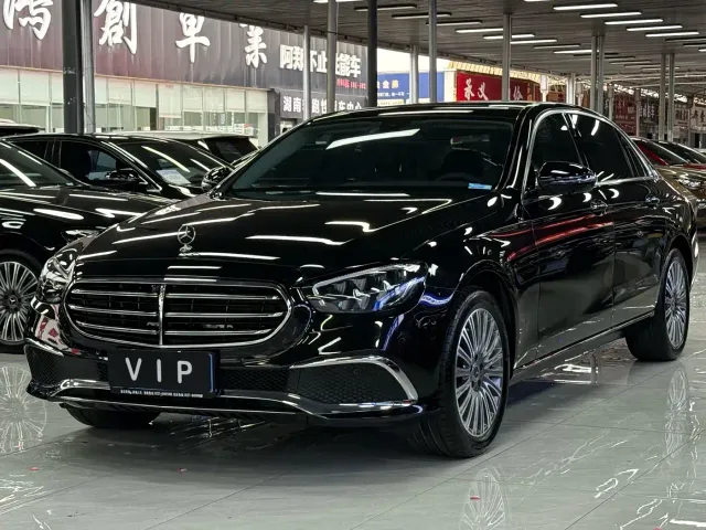 Фотография автомобиля — Mercedes-Benz E-Class