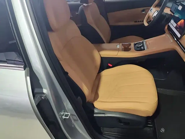 Geely Galaxy Starship 7 EM-i — Фото автомобиля 24