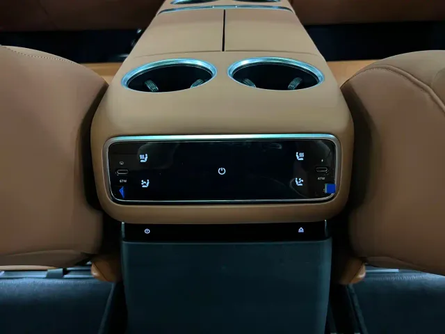 Li Auto L8 — Фото автомобиля 10