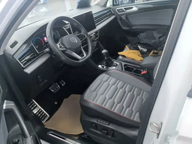 Volkswagen Tiguan L — Фото автомобиля 14