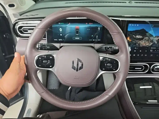 Leapmotor C11 — Фото автомобиля 6