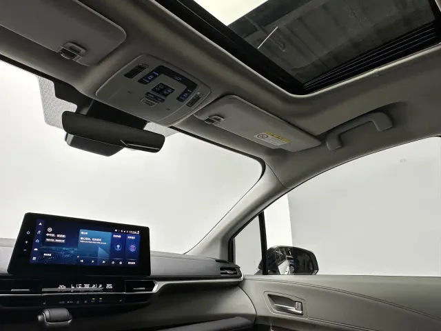 Toyota Granvia — Фото автомобиля 16