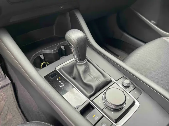 Mazda Axela — Фото автомобиля 15