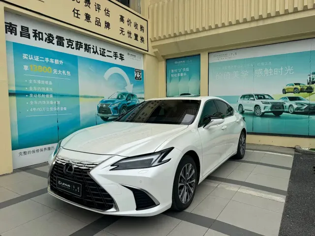 Фотография автомобиля — Lexus ES