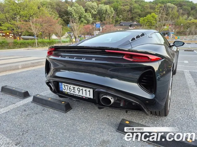 Lotus Emira — Фото автомобиля 4