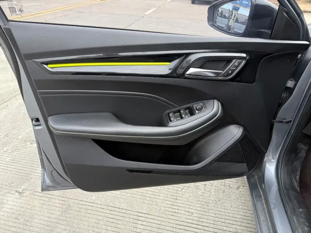 Roewe i5 — Фото автомобиля 5
