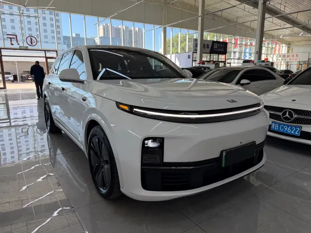 Li Auto L7 — Фото автомобиля 3