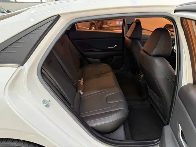 Hyundai Elantra — Фото автомобиля 22