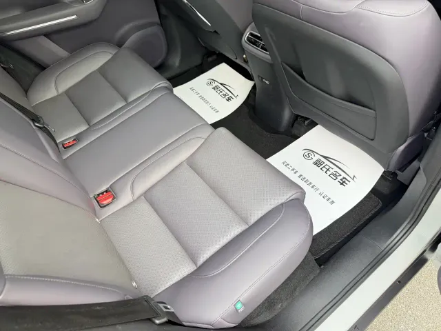 Leapmotor C10 — Фото автомобиля 12