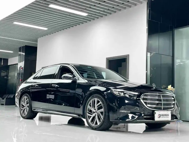 Mercedes-Benz E-Class — Фото автомобиля 3
