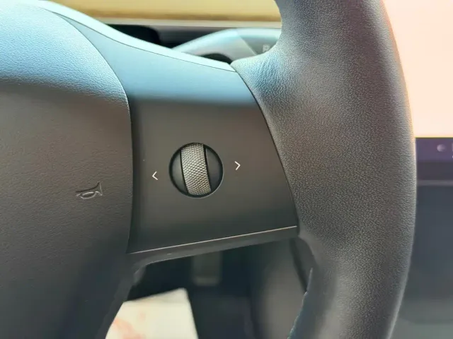 Tesla Model Y — Фото автомобиля 11