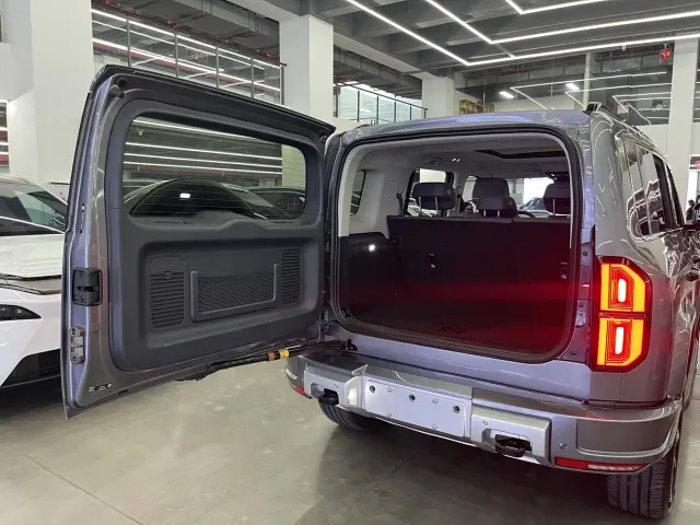 BYD FangChengBao Leopard 5 — Фото автомобиля 15