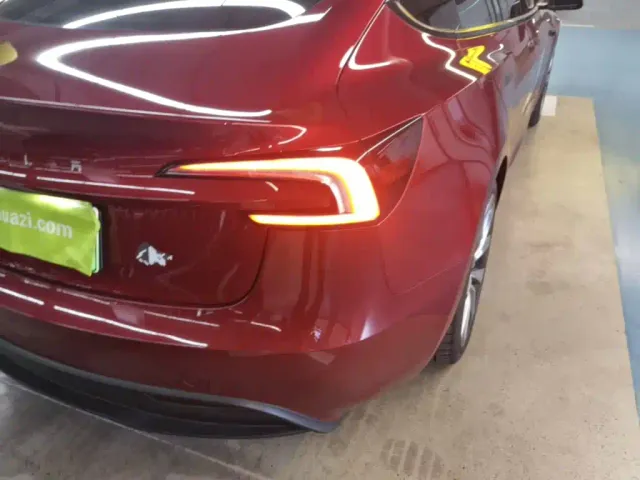 Tesla Model 3 — Фото автомобиля 7