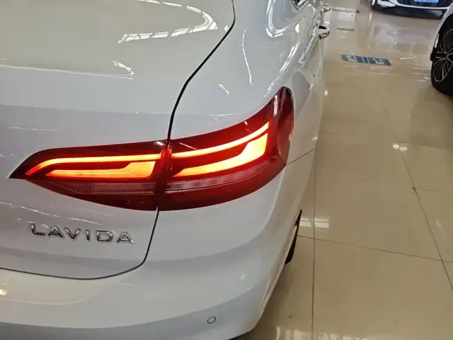 Volkswagen Lavida — Фото автомобиля 7