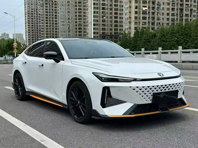 Changan UNI-V — Фото автомобиля 3