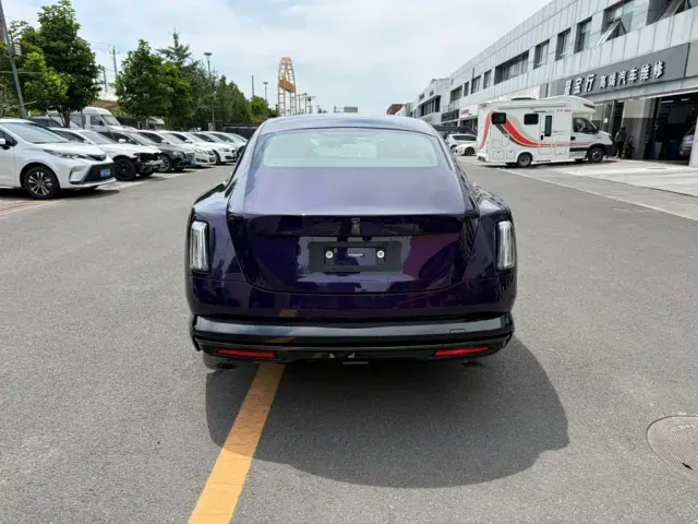 Rolls-Royce Spectre — Фото автомобиля 6