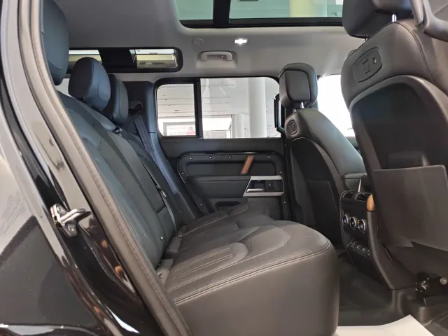 Land Rover Defender — Фото автомобиля 19