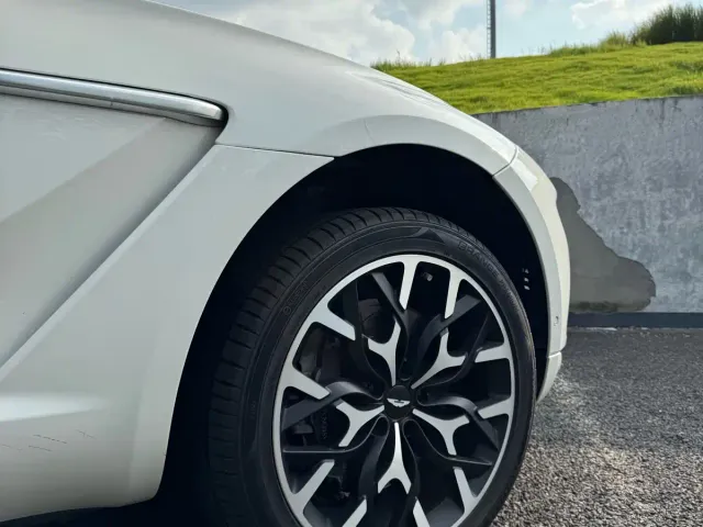 Aston Martin DBX — Фото автомобиля 22