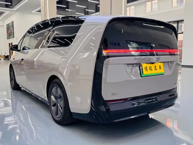 Li Auto MEGA — Фото автомобиля 15
