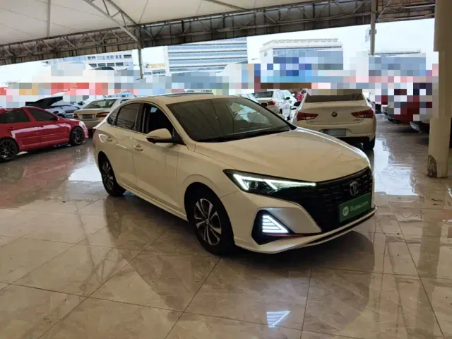Changan Eado — Фото автомобиля 3