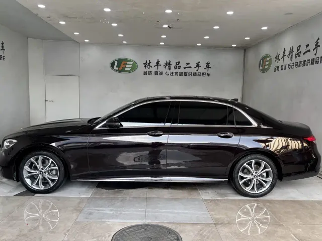 Mercedes-Benz E-Class — Фото автомобиля 4