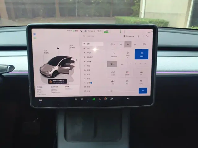 Tesla Model Y — Фото автомобиля 12
