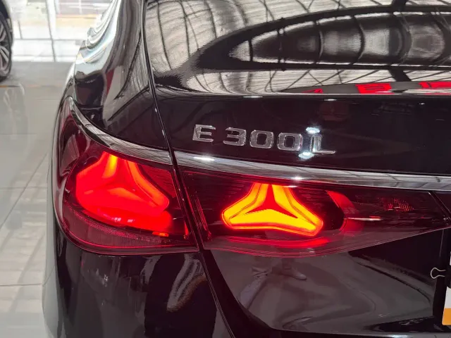 Mercedes-Benz E-Class — Фото автомобиля 23