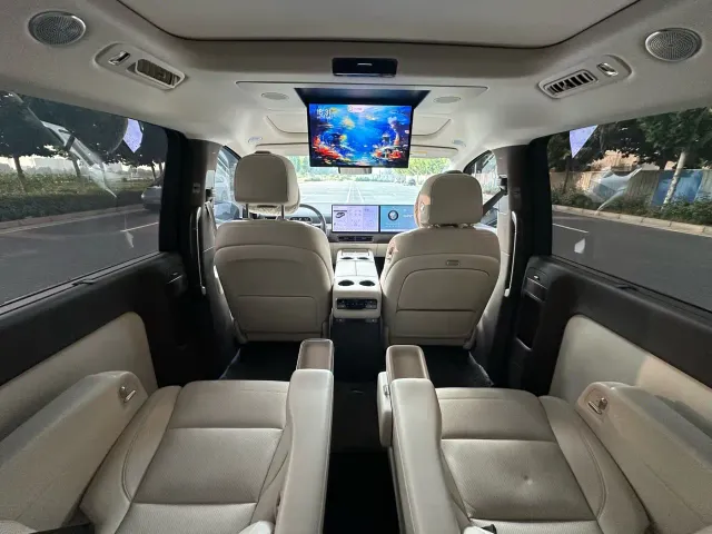 Li Auto MEGA — Фото автомобиля 14