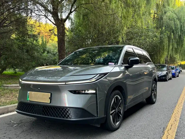 Фотография автомобиля — Toyota BoZhi 3X