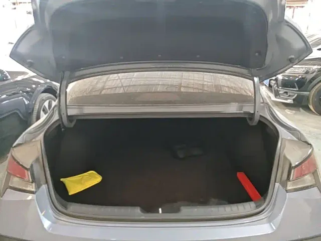 Hyundai Elantra — Фото автомобиля 18