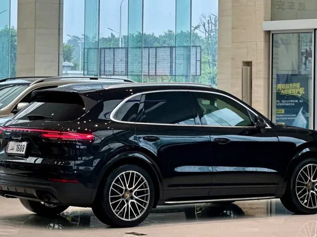 Porsche Cayenne — Фото автомобиля 14