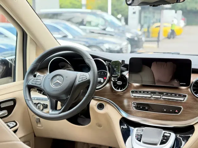 Mercedes-Benz V-Class — Фото автомобиля 20