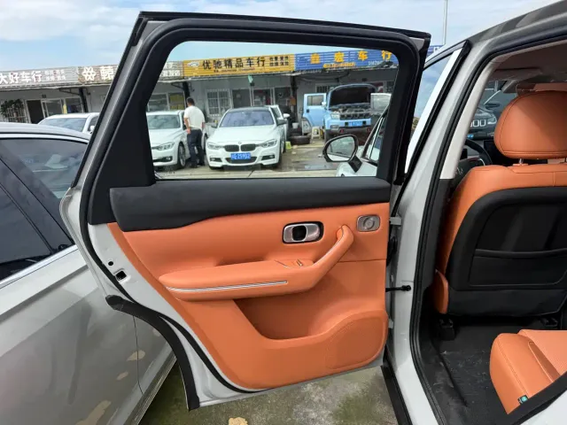 Leapmotor C10 — Фото автомобиля 10