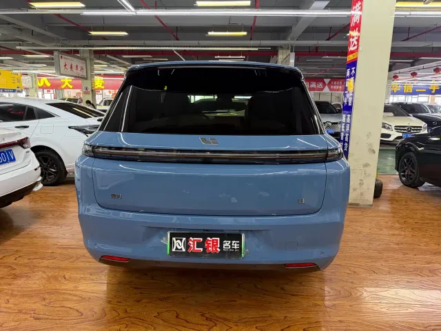 Li Auto L8 — Фото автомобиля 6