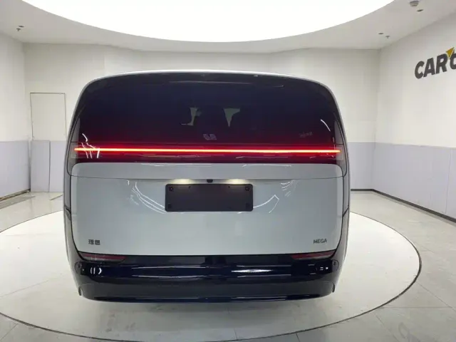 Li Auto MEGA — Фото автомобиля 6