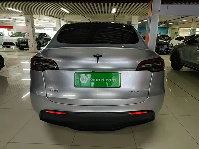 Tesla Model Y — Фото автомобиля 5