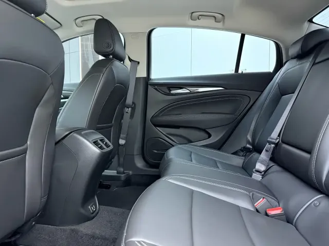 Buick Regal — Фото автомобиля 10