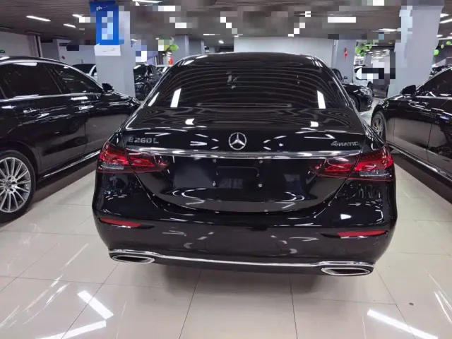 Mercedes-Benz E-Class — Фото автомобиля 5