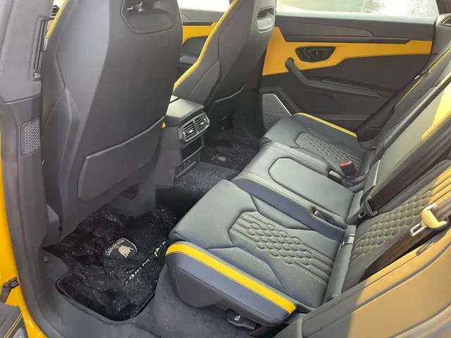 Lamborghini Urus — Фото автомобиля 9