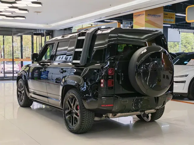 Land Rover Defender — Фото автомобиля 9