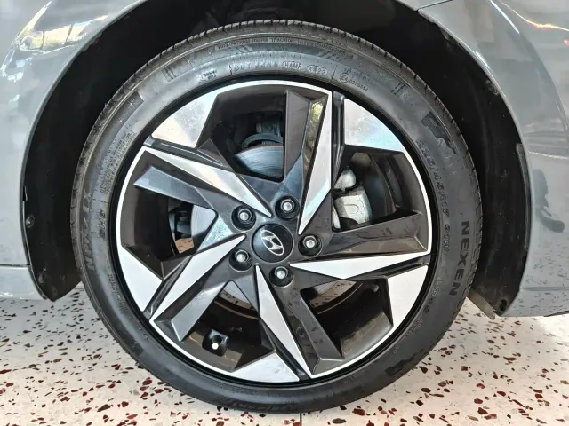 Hyundai Elantra — Фото автомобиля 18